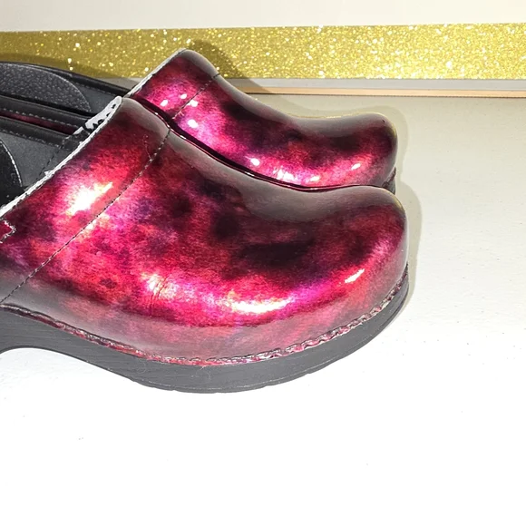 Dansko Professional clogs red black marble patent leather finish size 38 (7.5) * - Picture 3 of 16